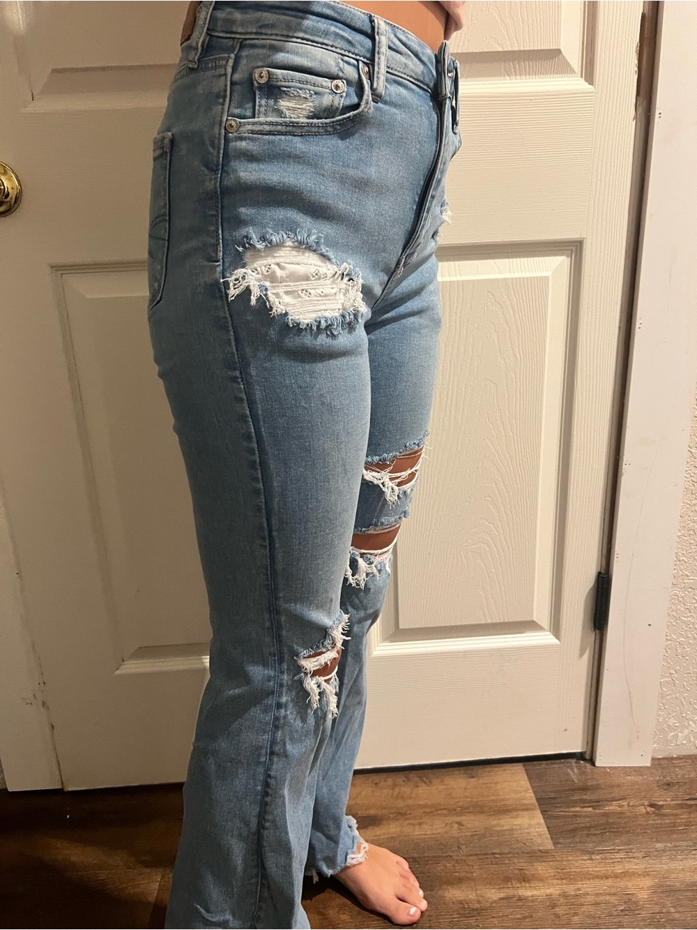 American Eagle Super High Rise Flare Jeans Size 4 Light Wash Distressed Ripped - Picture 3 of 7